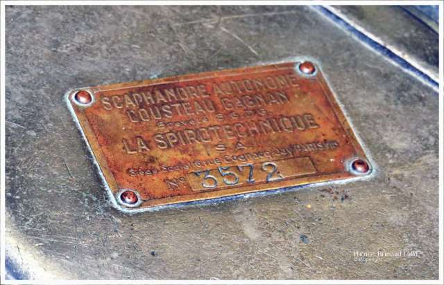Plaque du détendeur CG 45 (Cousteau-Gagnan). Le brevet fut déposé par l' AIR LIQUIDE en son propre nom puisque Emile Gagnan y était salarié