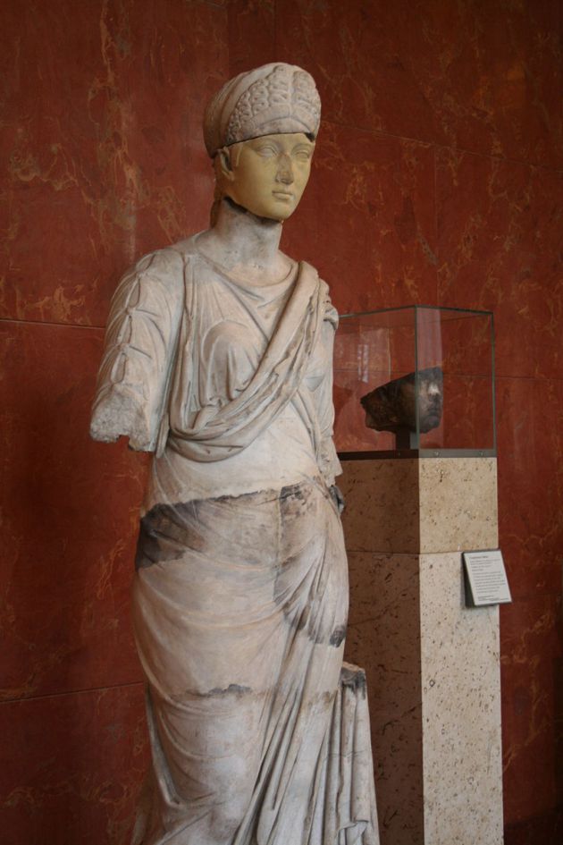 La statue de l'impératrice Sabine exposée au Louvre. Notez la reconstitution du visage qui ne fut pas retrouvé lors des fouilles suivant le naufrage. Photo Pascal Radigue