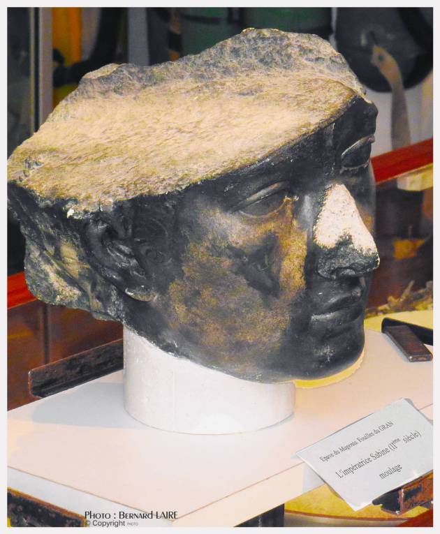 Copie en résine de la partie du visage de la statue de l'Impératrice retrouvée par Guy Martin. Coll. Guy Martin. L'original est au Louvre, On aimerait voir la statue à Toulon.